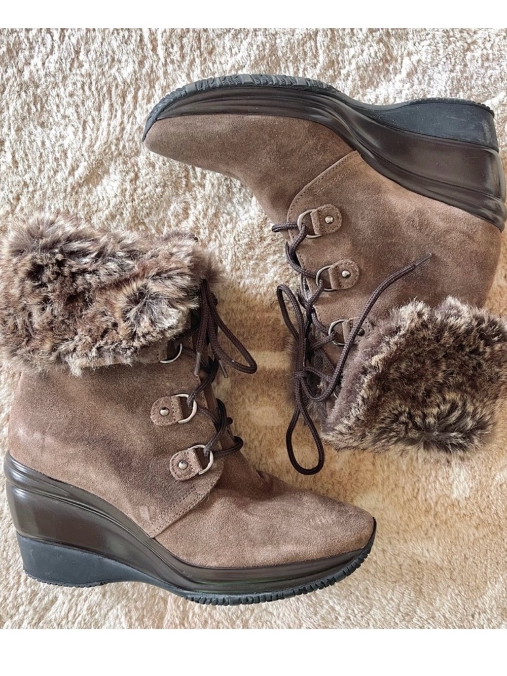 Aquatalia Weatherproof Suede W/ Faux Fur
Wedge Ankle Bootie in Brown Size 8
